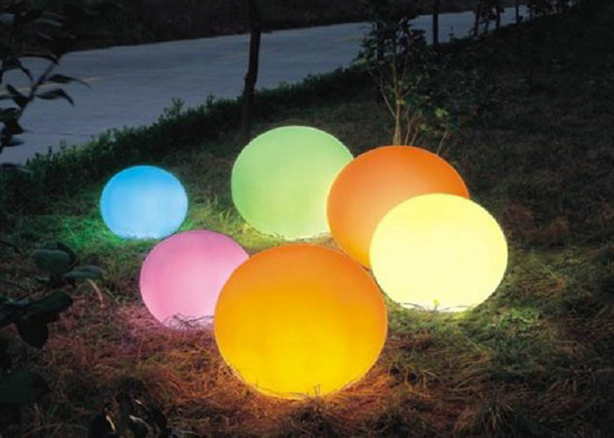 着色されたLEDは空の広告のためのインフレータブルポリ塩化ビニールのヘリウムの気球をつけます